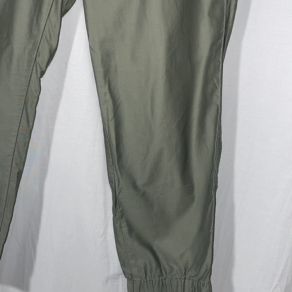 Uniqlo Green Capris - Picture 4 of 9